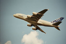 Der A380 im nahen Überflug