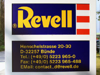 Bild des Revell-Fimenschildes an der Henschelstrasse