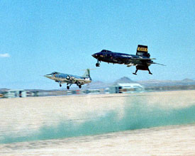 Bild der X-15 kurz vor der Landung