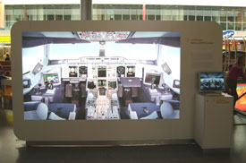 Der kleine Bildschirm rechts erkl&auml;rte interaktiv