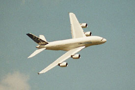 Der A380 in extremer Seitenlage