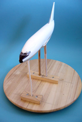 Foto vom Lackier-Drehteller mit Modell