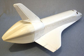 Foto vom Modell mit Fahrwerk und Tail Cone