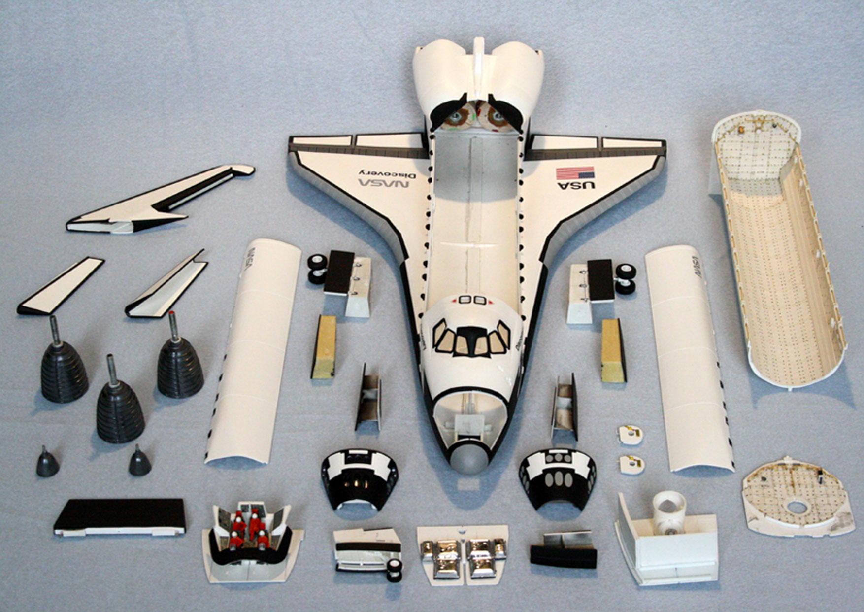 Foto von den endgefertigten Einzelteilen des OV-103