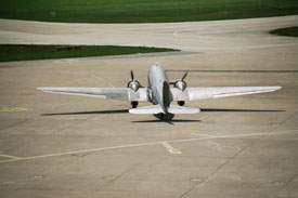 Die "D-CXXX" kurz vor Erreichen der Parkposition