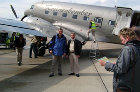 Bild mit Flugkapit&auml;n Kallbach (re) und dem Autor der Website