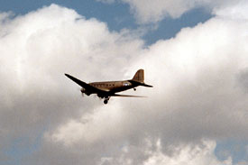 Die "D-CXXX" f�hrt das Fahrwerk ein