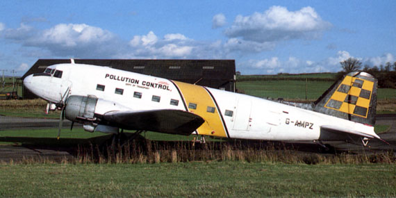 Gl&uuml;cklicher Zufall: Ein altes Bild der "D-CXXX" aus einem DC-3-Bildband