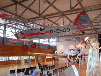 Fw 44 von links, dahinter Junkers W 33