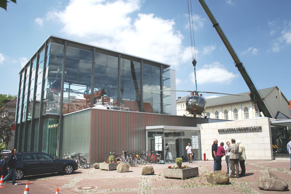 Bild des zweigeschossigen Glasbaus