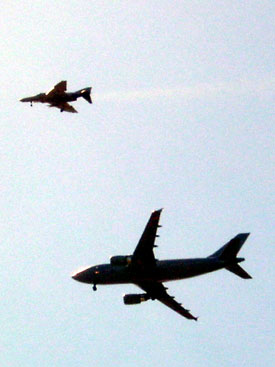 A310 und eine F-4