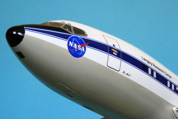 Bild von der Boeing 737-130 NASA 515