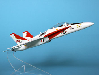 Bild von der McDonnell Douglas TF-18 NASA 845