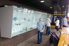 Foto der gro&szlig;en Modellvitrine