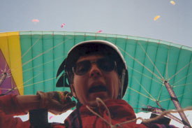 Eigene "Luftaufnahme" des Autors am Gleitschirm h�ngend