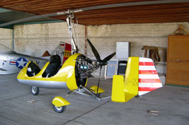Ultraleicht Autogiro im Hangar