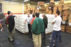 Bild von Paletten mit wei&szlig;en S&auml;cken