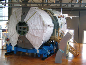 Spacelab-Experimentsegment von hinten-rechts