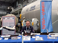 Foto vom Ausstellertisch in der Raumfahrthalle in Speyer