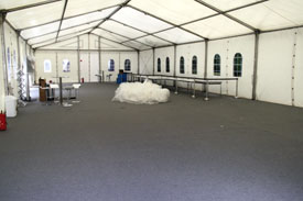 Bild vom fast leeren Ausstellungszelt