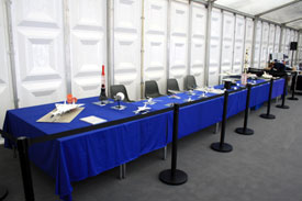 Bild von den Ausstellungstischen