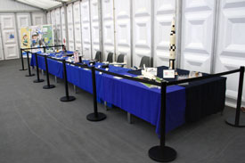 Bild von den Ausstellungstischen