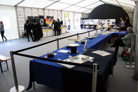 Bild von den Ausstellungstischen